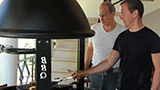 Владимир Путин и Дмитрий Медведев готовят на гриле BBQ после совместной тренировки